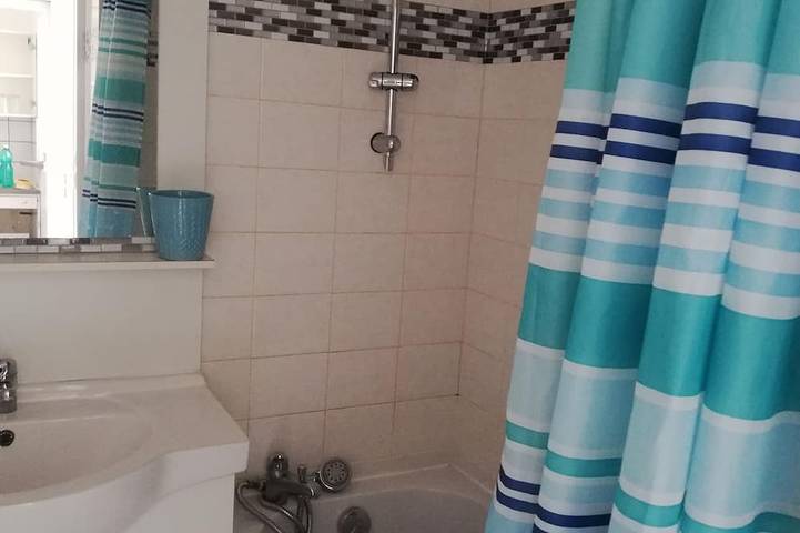 Gîte pour 4 personnes, avec terrasse dans Plage de Tanchet - 4