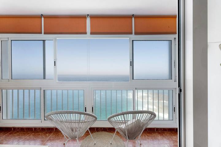 Apartamento entero, Apartamento de vacaciones 'Apartamento Luna' con vistas al mar, terraza privada y Wi-Fi in Mesa del Mar, Tacoronte