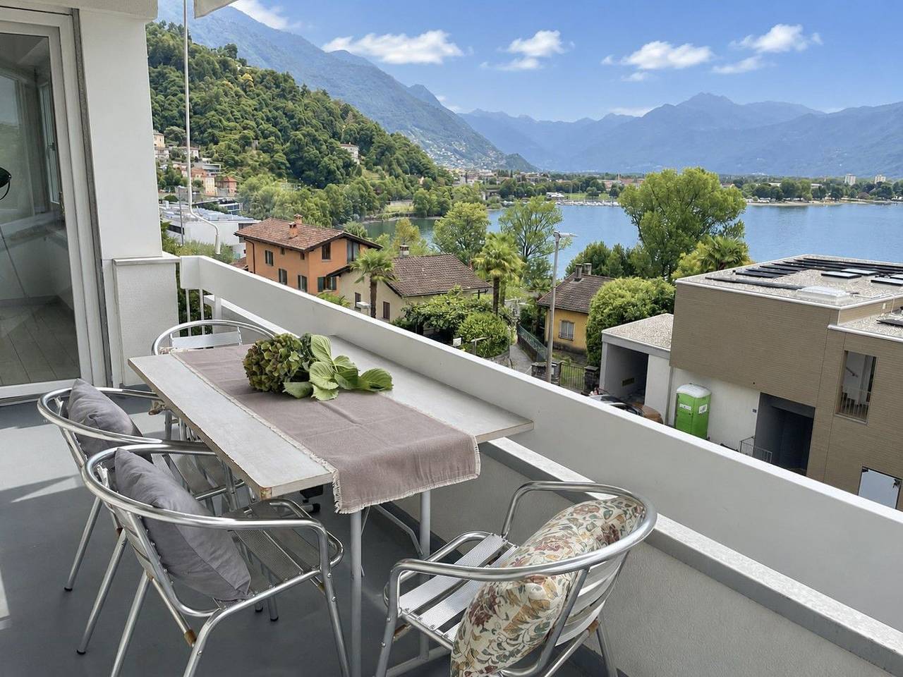 Appartamento intero, Appartamento vacanze per 5 persone con balcone in Minusio, Alpi Ticinesi e del Verbano