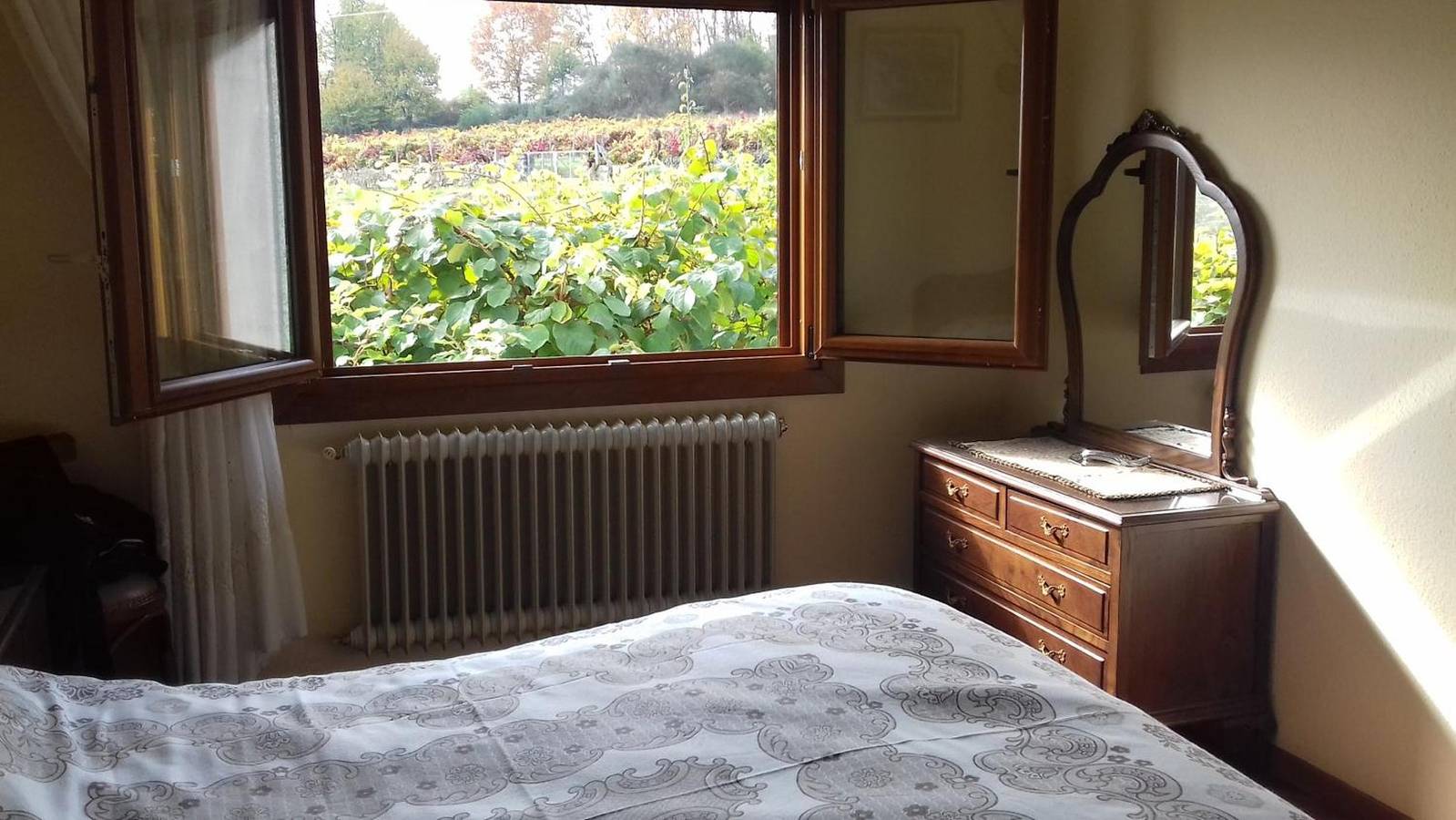 Villa 'Con Piscina En Pantòn Ribeira' com vista para a montanha, piscina privada e Wi-Fi in Pantón, Lugo (província)