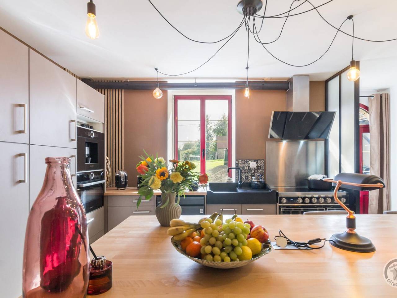 Semi-detached house with balcony in countryside, Wi-Fi, parking, pets allowed in Saint-Laurent-de-Terregatte, Avranches region