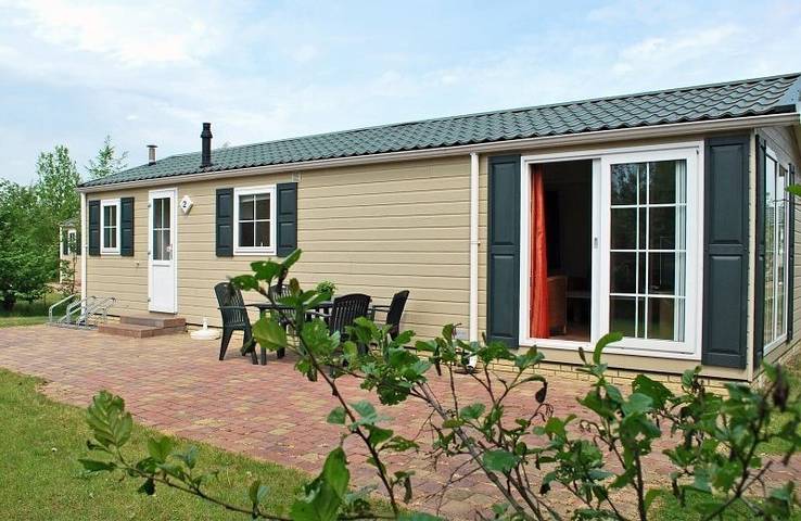 Vakantiepark voor 4 personen, with Balkon/Terras and Terras as well as Tuin and Kinderzwembad in Assen Gemeente
