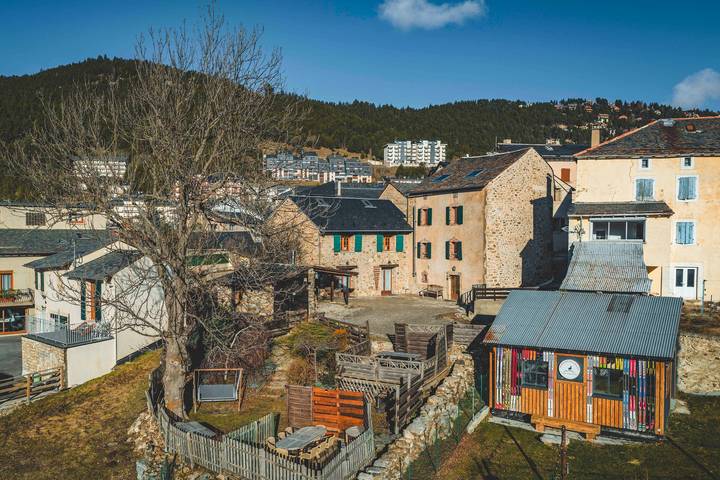 Maison de vacances pour 22 personnes, avec vue sur le lac et jardin, adapté aux familles à Les Angles
