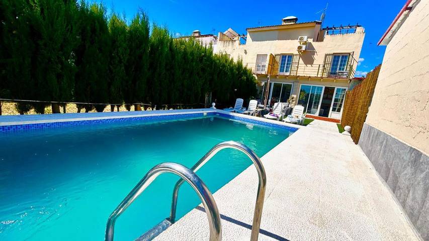 Casa rural para 6 personas, con Balcón y Terraza además de Jardín y Piscina en Guillena - 3