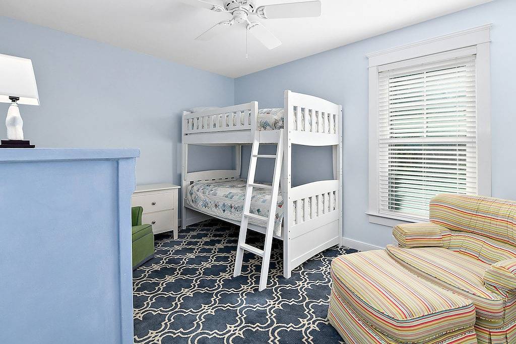 Alles neu! 5 Bd, 3 Ba Geräumiges Cottage am Kanal mit 2+ Häuserblocks zum Strand in Fenwick Island, Sussex County (Delaware)