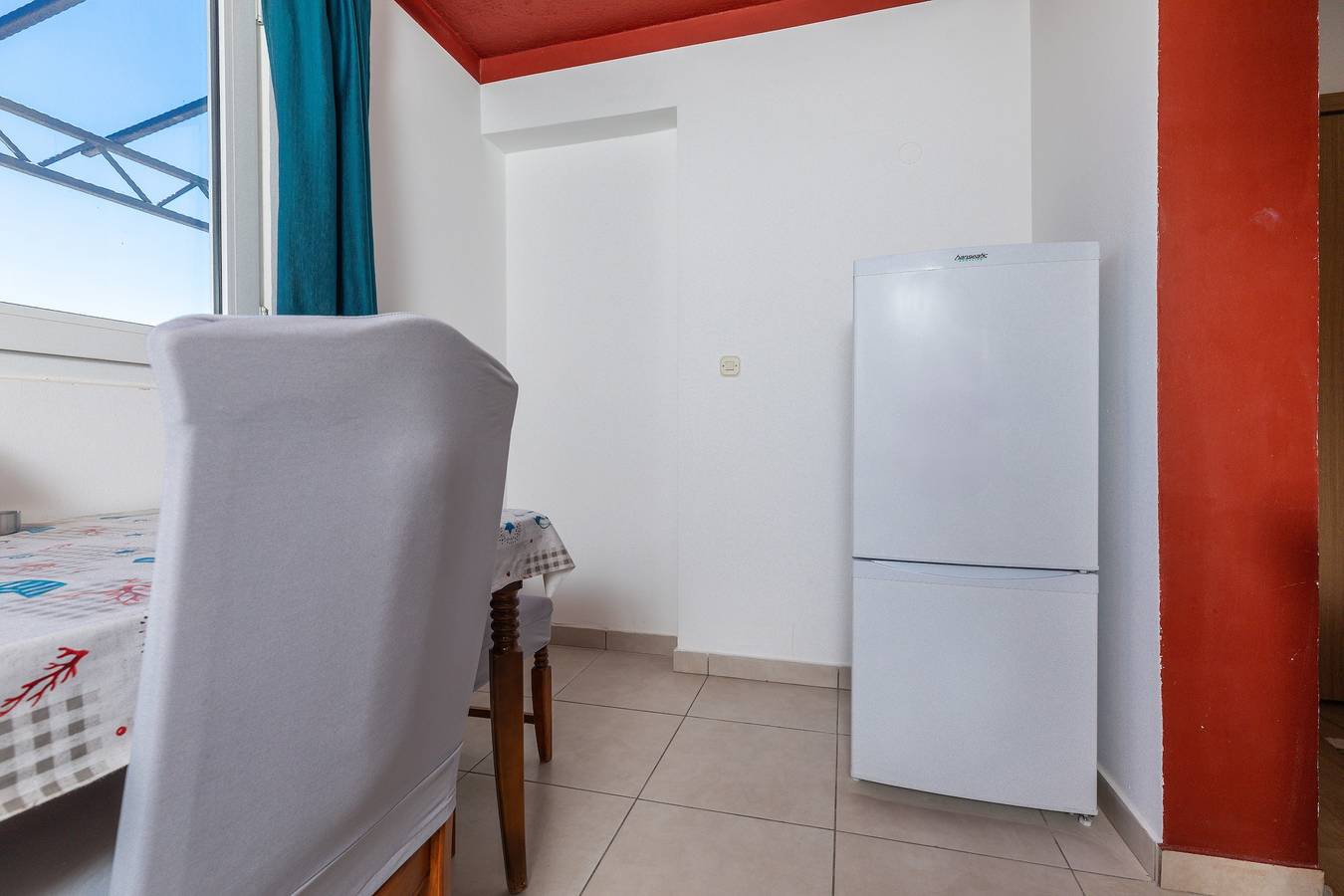 Ganze Wohnung, 2-Zimmer-Ferienwohnung mit Terrasse und Meerblick Duce, Omis A-2758-b in Dugi Rat, Omis-Riviera