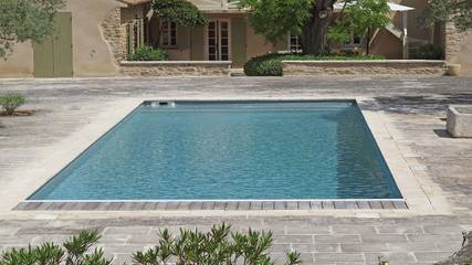 Location de vacances pour 8 personnes, avec jardin et piscine à Oppède