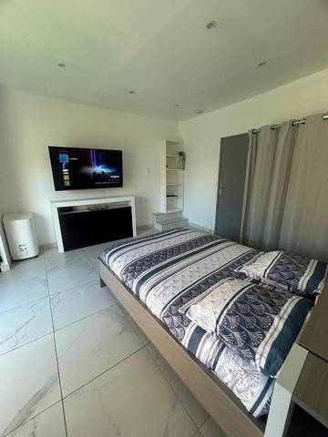 Gîte pour 2 personnes, avec terrasse dans Mas Thibert