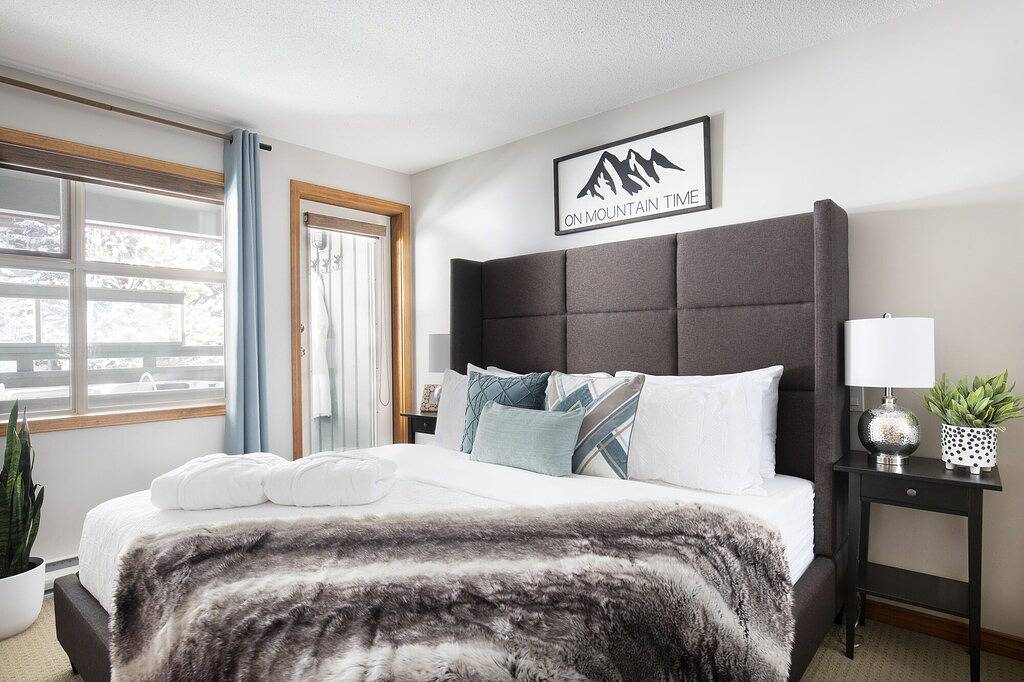 Mountain View Geräumiges & gemütliches Ski In / Ski Out Stadthaus mit Neuem privaten Whirlpool in Whistler, Whistler Blackcomb