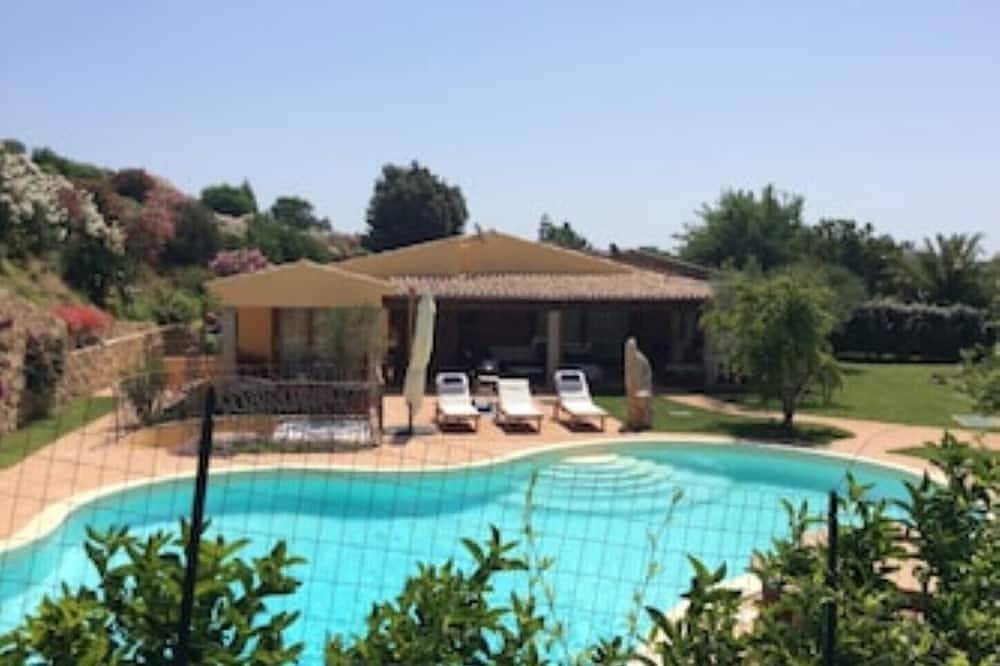 Villa Lisa ampia piscina privata in area marina protetta di Tavolara in Porto Taverna, Loiri Porto San Paolo