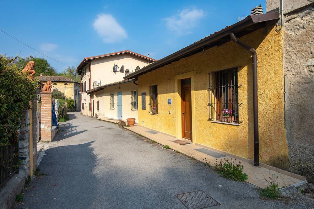 Casa Arianna - on the hills of Salò in Salò, Prealpi Gardesane