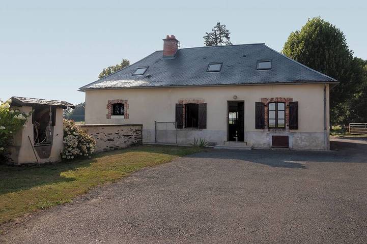 Location de vacances pour 7 personnes, avec jardin à Benayes