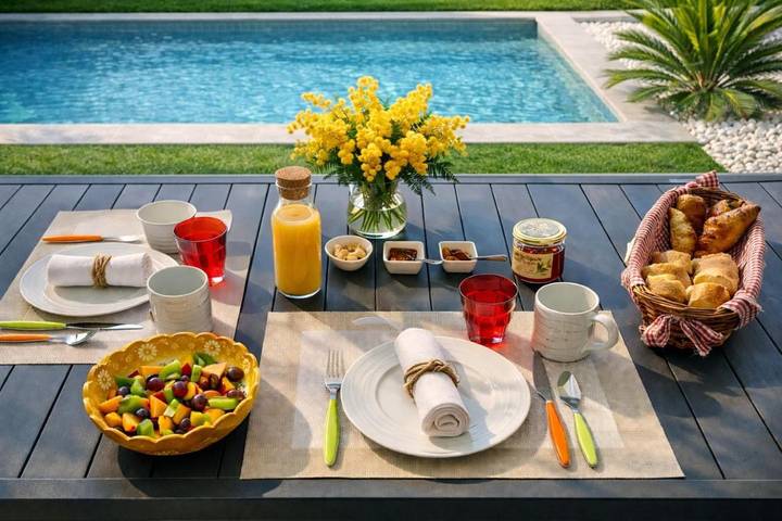 Gîte pour 2 personnes, avec jardin ainsi que vue et piscine à La Garde - 3