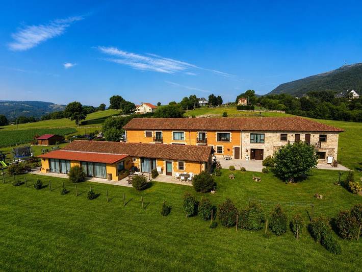 Aparthotel para 4 personas, con jacuzzi y jardín en Cantabria - 2