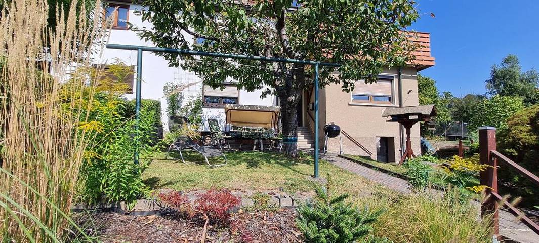 Ferienwohnung für 4 Personen, mit Terrasse und Garten sowie Pool und Ausblick in Schmalkalden