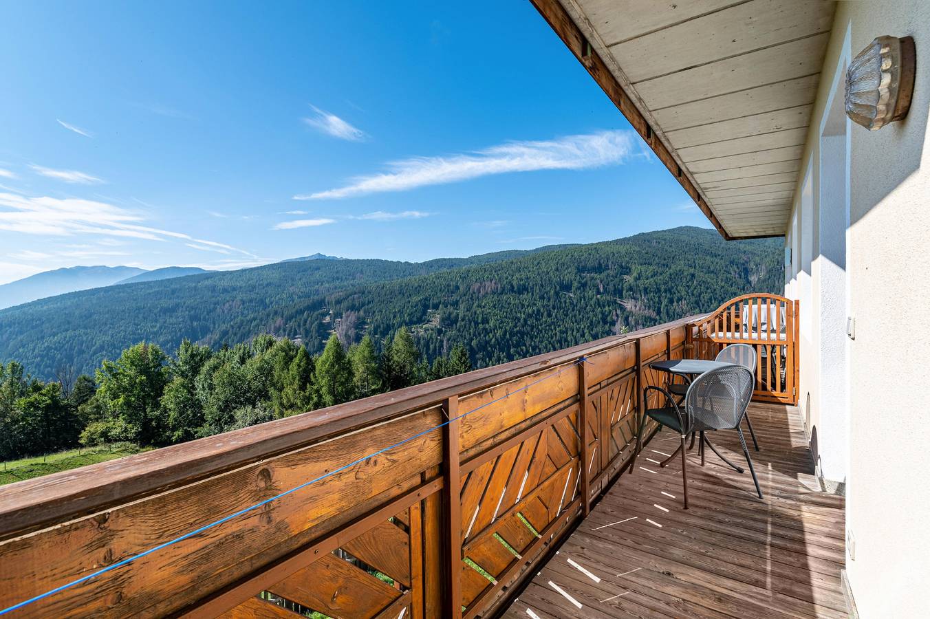 Ganzes Studio, Einzimmerapartment 'Apt Eisacktal' mit Bergblick, privater Terrasse und Wlan in Meransen, Mühlbach