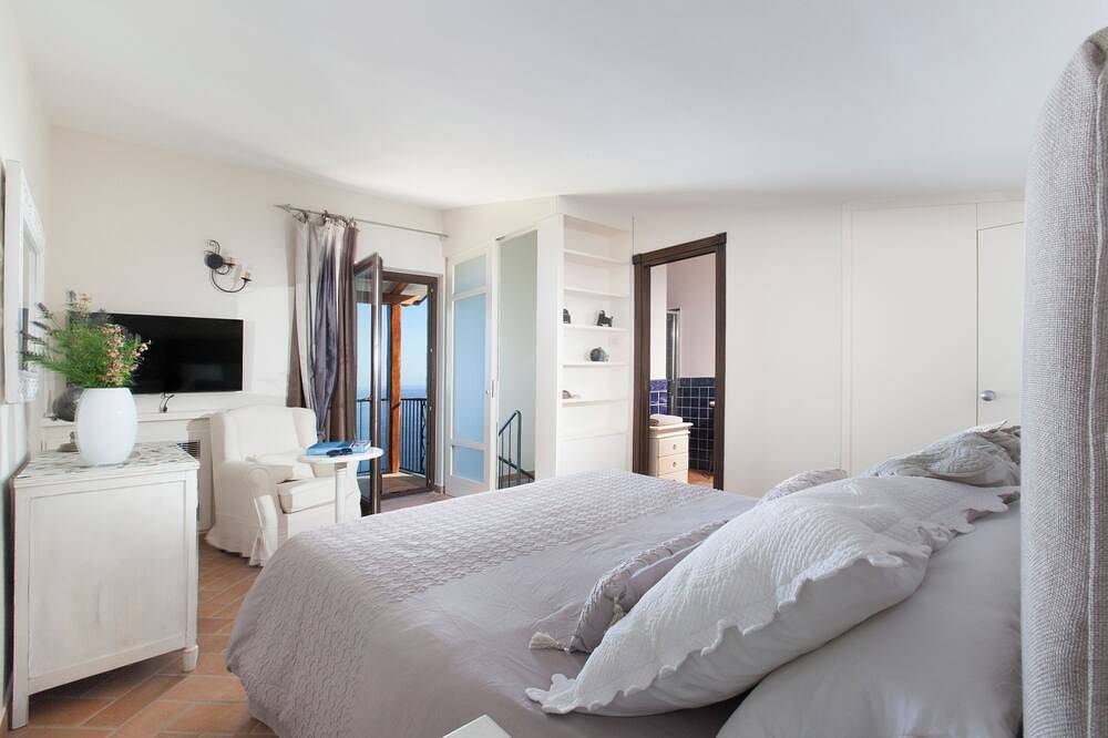 Charming 2-bedroom villa in wonderful Torca, Massa Lubrense with Ac in Torca, Neapel Provinz