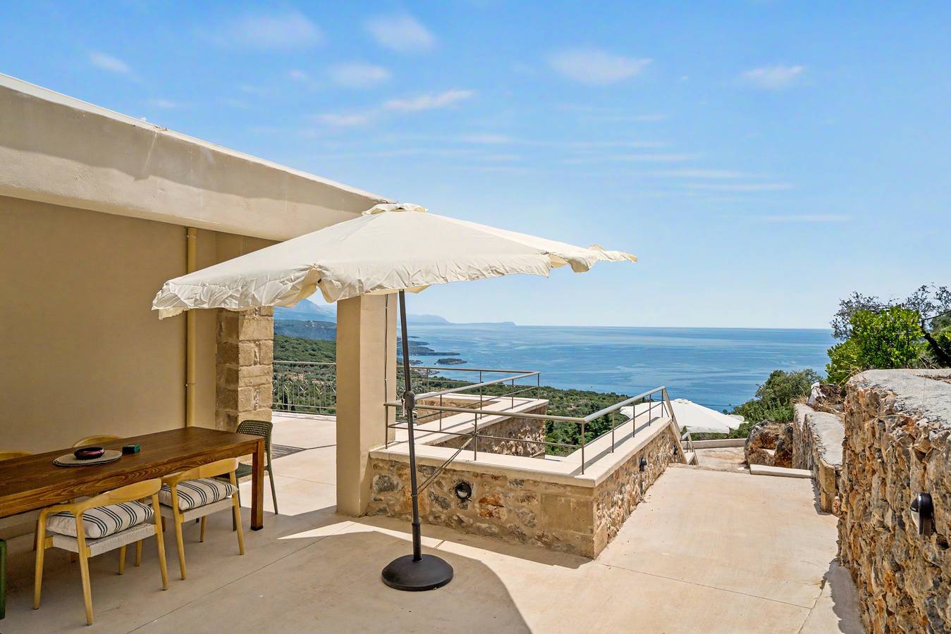 Entire apartment, Isichia Apartment with Sea and Taygetos Mountain Views in Kampos, Messenia region