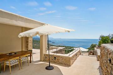 Vacation Rental for 5 Guests in Kampos, Messenian Gulf, Picture 2