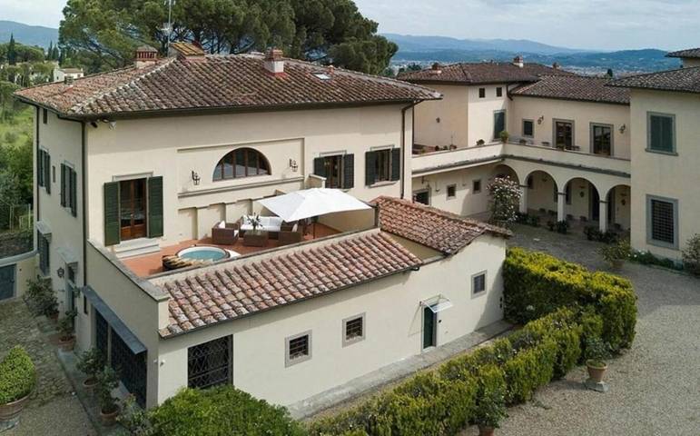 Villa con piscina per 10 persone, con Balcone e Idromassaggio nonché Terrazza e Piscina a Firenze