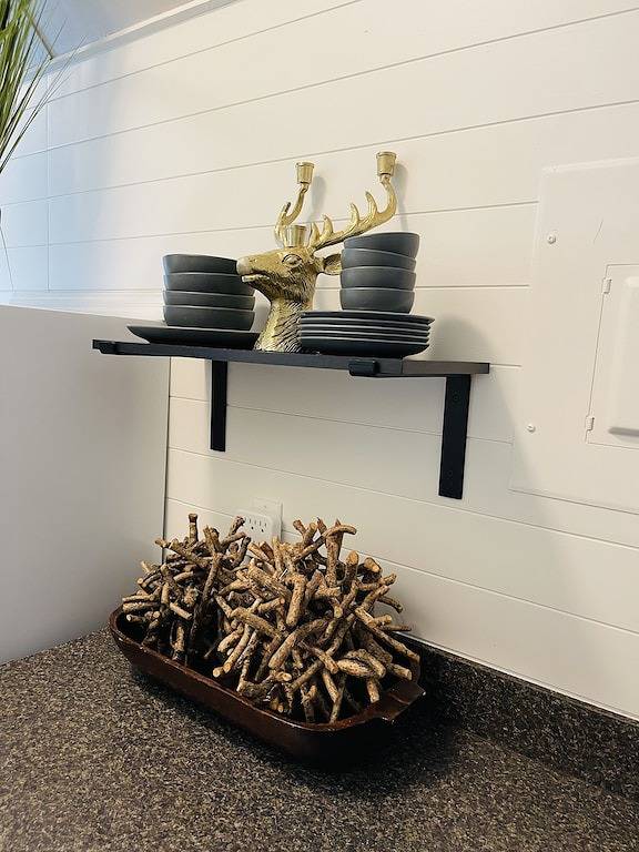 Log cabin for 4 people, with pets in Caddo Lake