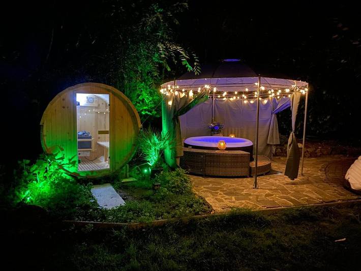 Villa für 6 Personen, mit Balkon und Whirlpool sowie Terrasse und Garten