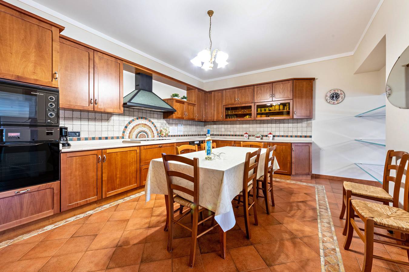 Ganze Wohnung, Apartment 'Oleadei - Eolo' mit Bergblick, Wlan und Klimaanlage in San Felice del Benaco, Gardasee-Berge