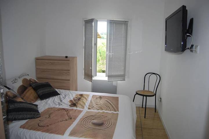 Gîte pour 2 personnes, avec jardin et terrasse à Saint-Sulpice-de-Faleyrens - 2