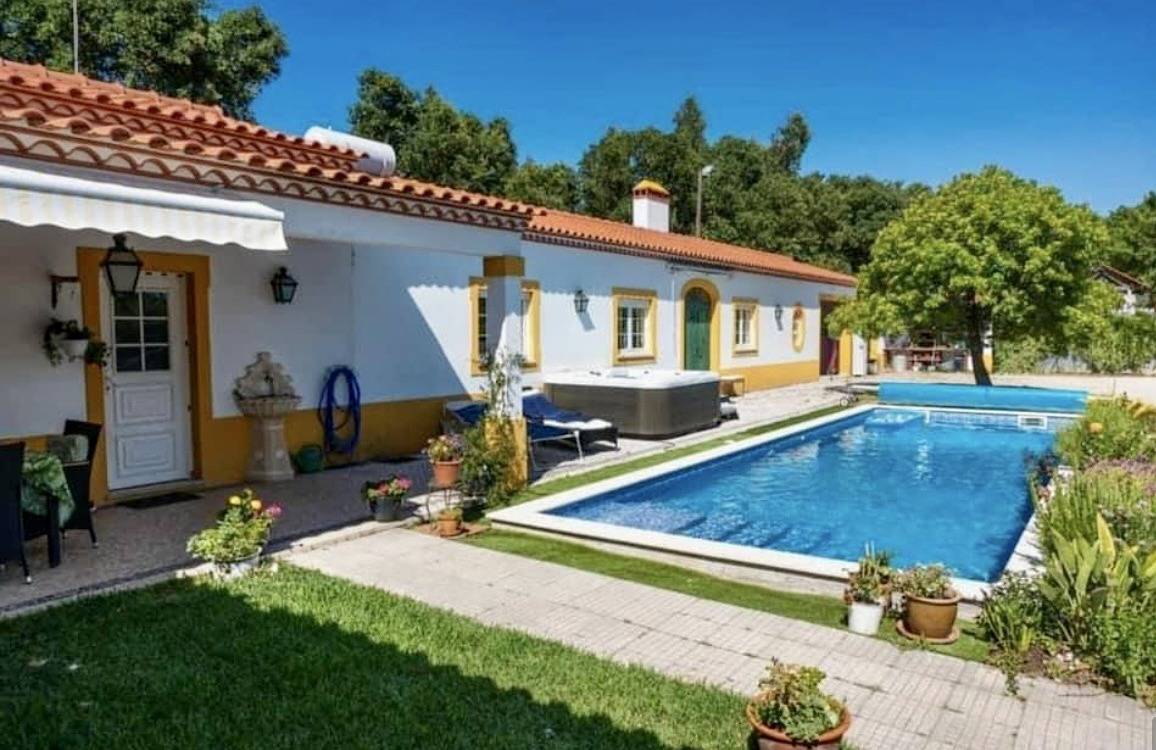 Casa vacanza a Oeste a partire da 321€ a notte