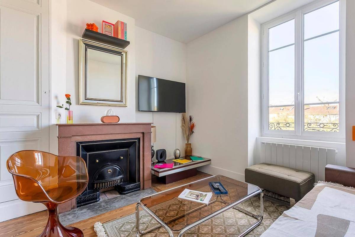 Appartement entier, Splendid T3 - Bohemian - with Cinema Room in Oullins, Lyon et ses environs