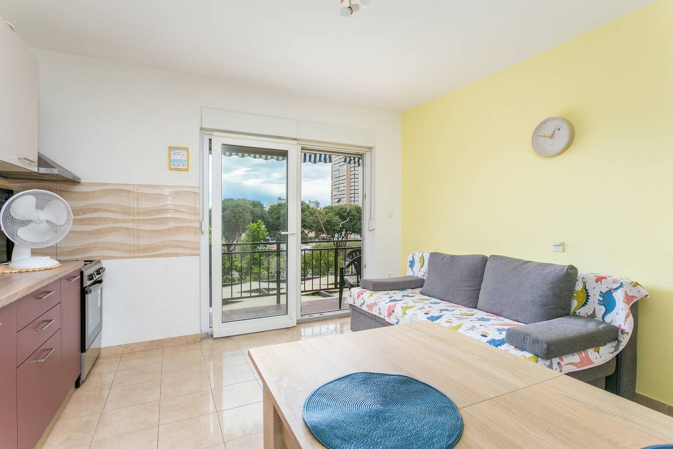 Ganze Wohnung, 1-Zimmer-Ferienwohnung mit Balkon und Meerblick Split A-22293-a in Split, Split-Dalmatien