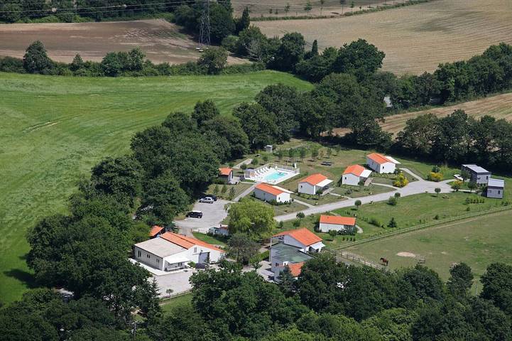 Gîte pour 4 personnes, avec jardin ainsi que piscine et terrasse à La Roche-sur-Yon - 3