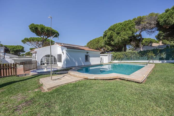Villa vacacional con piscina privada en Chiclana de la Frontera in Playa La Barrosa, Chiclana de la Frontera