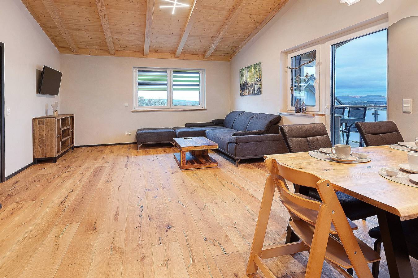 Ganze Wohnung, Ferienwohnung 'Panorama Suite' mit Balkon, Grillhüte und Infrarotkabine. in Donaueschingen, Mittlerer Schwarzwald