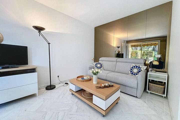 Gîte pour 2 personnes, avec piscine et jardin à Le Cannet - 4