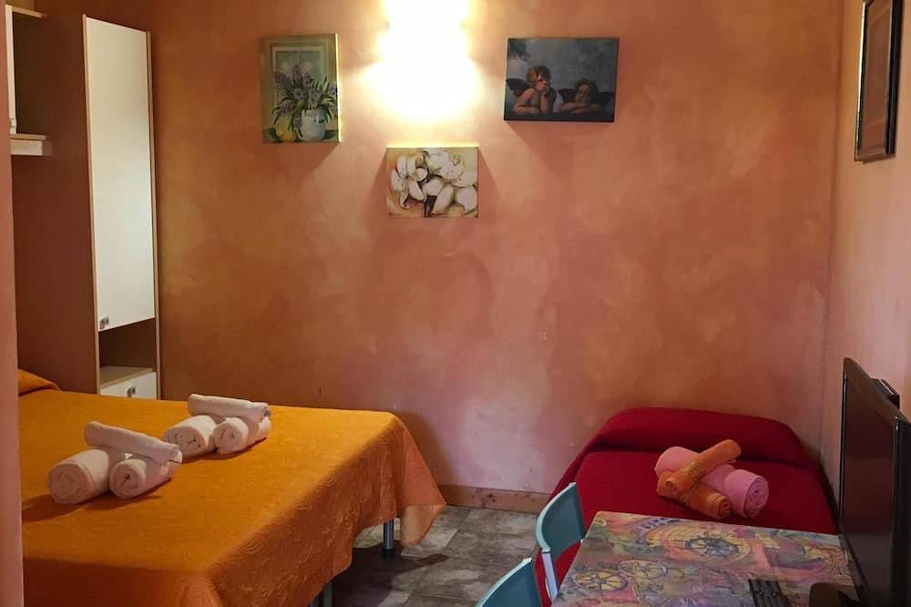 Baita 3 one-room apartment, double bed and sofa bed, bathroom, Tv, fridge, in Defensola, Gargano