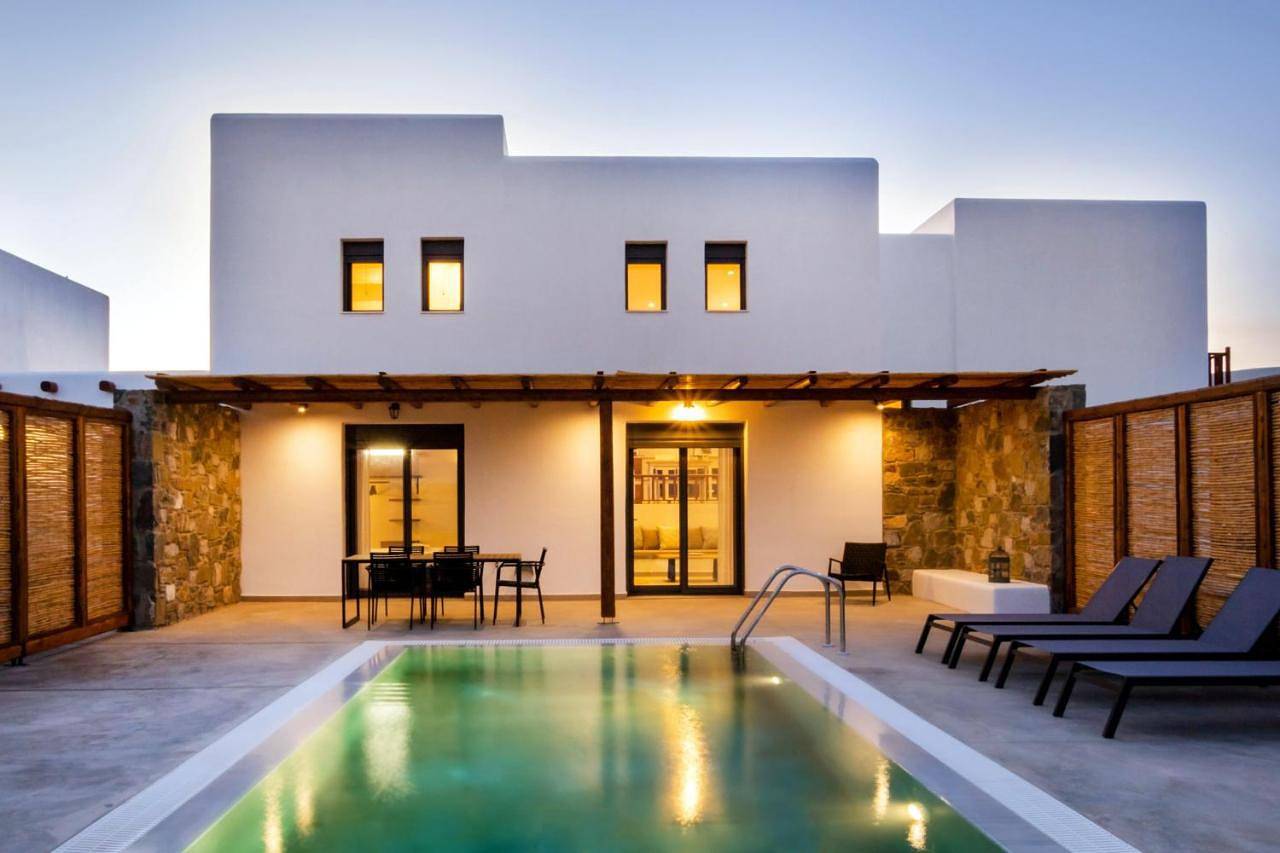 Cato Agro 2, Seafront Villa with Private Pool in Karpathos
