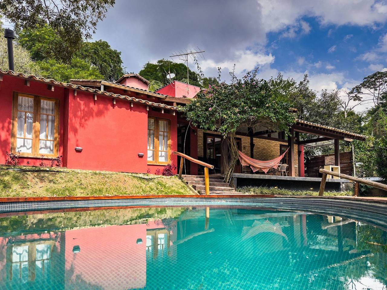 House with Pool & Nature View in Granja Viana in Carapicuíba, San Paolo (stato)