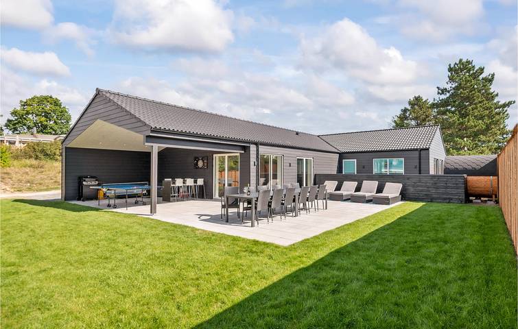 Ferienhaus für 12 Personen, mit Terrasse und Garten sowie Pool und Sauna