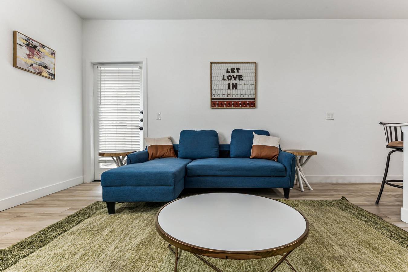 Entire apartment, Cozysuites Glendale by the stadium with pool 20 in Glendale, Maricopa County