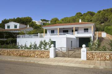 Villa in Es Migjorn Gran, Menorcas Küste für 9 