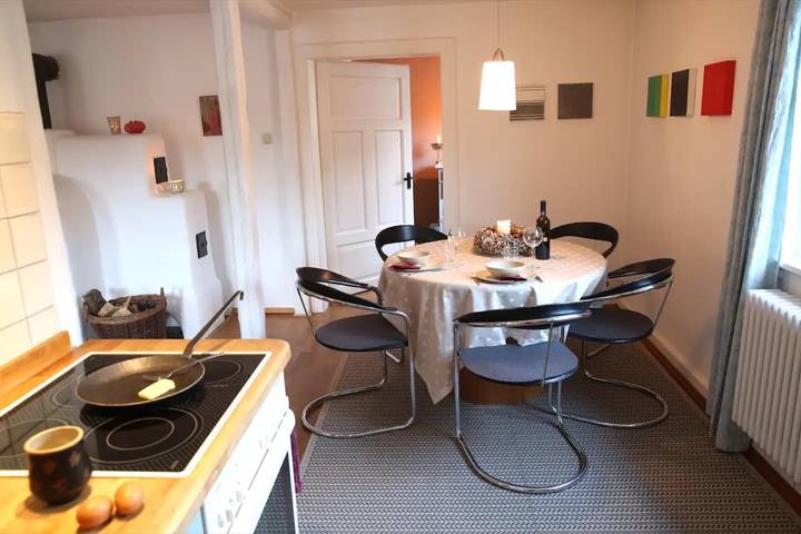 Apartamento entero, Apartamento 'Luise Im Künstlerhaus' con terraza privada, balcón y Wi-Fi in Leópolis, Landkreis Südwestpfalz