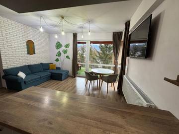 Gîte pour 4 personnes, avec vue ainsi que terrasse et vue sur le lac, animaux acceptés à Sinaia