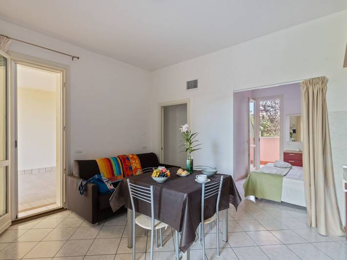 Gîte pour 4 personnes, avec Terrasse ainsi que Jardin et Piscine à Lido delle Nazioni - 3
