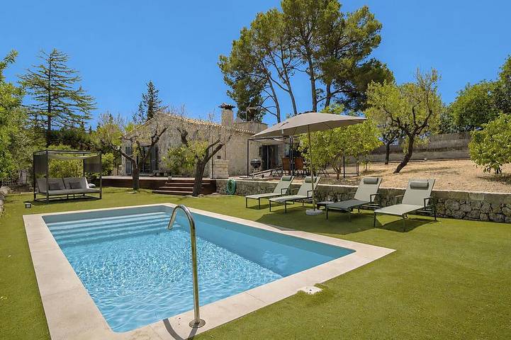 Villa for 4 people, with garden and pool - 1