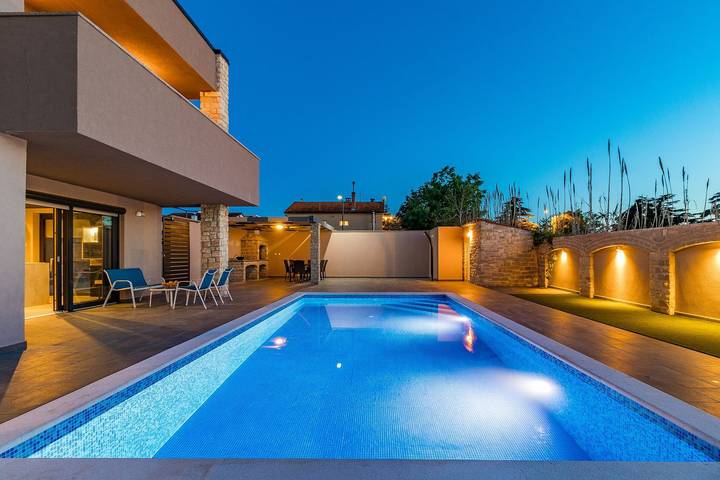 Villa für 10 Personen, mit Balkon und Terrasse sowie Garten und Pool in Pula - 3