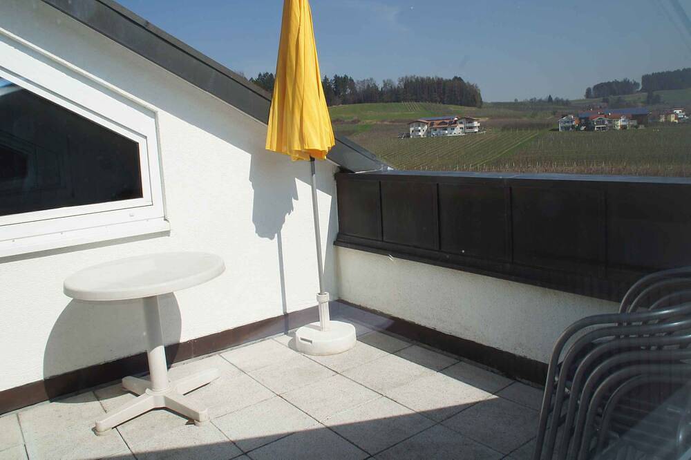 Ganze Wohnung, Ferienwohnung 1 mit ca. 50qm,  1 Schlafzimmer, für maximal 4 Personen in Bodolz, Bayerisch Schwaben