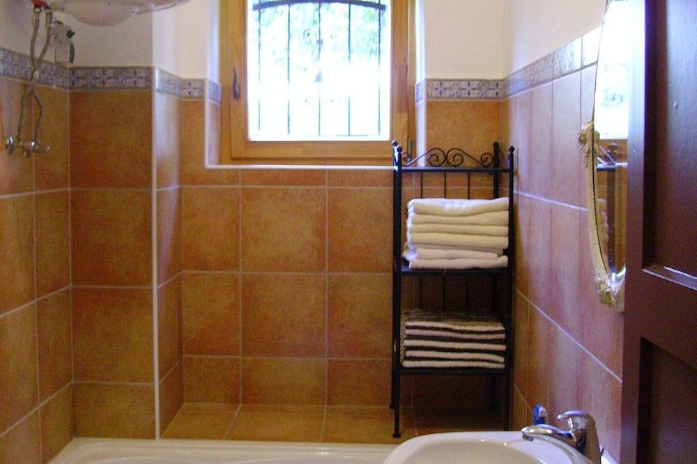 Fantastisches Familienferienhaus mit ökologischem Schwimmbad inmitten der Natur in Csernely, Borsod-Abaúj-Zemplén megye