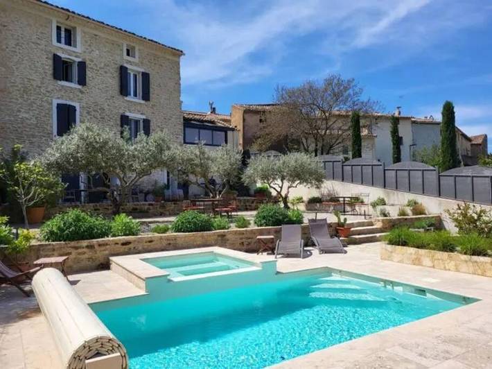 Location de vacances pour 10 personnes, avec Jacuzzi et Terrasse ainsi que Jardin et Piscine à Malemort-du-Comtat