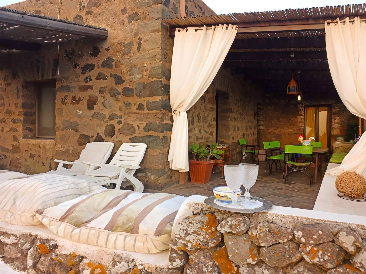 Casa vacanze 'Antico Dammuso' con terrazza privata e giardino privato in Isola di Pantelleria (Italia), Provincia di Trapani